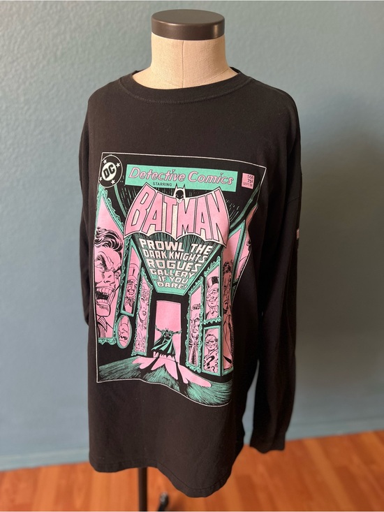 DC Comics Other - DC Comics Batman Long-Sleeve Tee in Black with Pink & Mint Graphic 100% cotton
